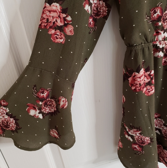 Romper - Picture 2 of 3